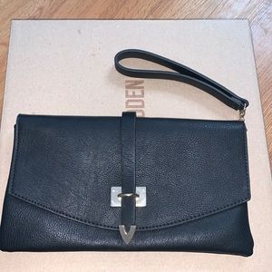 Forever 21 black clutch